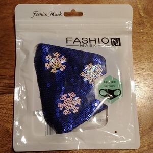 NIB Sequins Snowflake Christmas Fashion Mask
